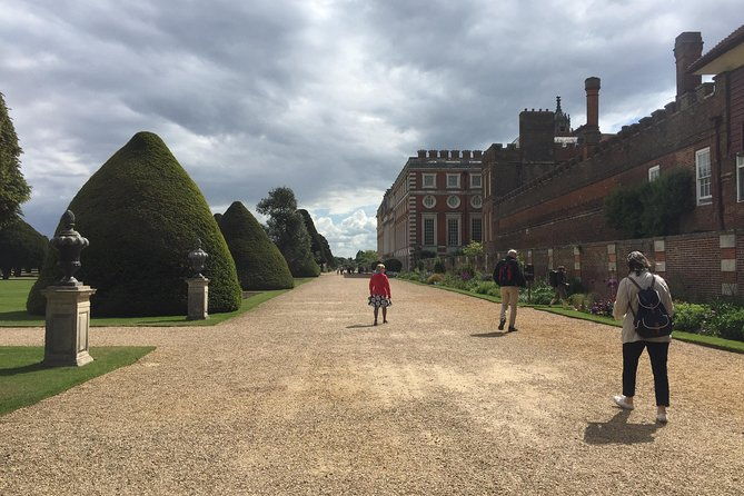 windsor-castle-and-hampton-court-private-car-tour