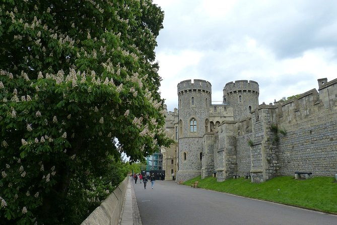 windsor-castle-hampton-court-palace-private-tour-including-entry-pass