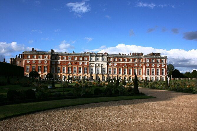 windsor-castle-hampton-court-palace-private-tour-with-admission