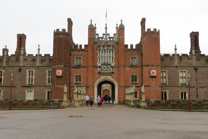 windsor-castle-hampton-court-palace-private-tour-with-admission