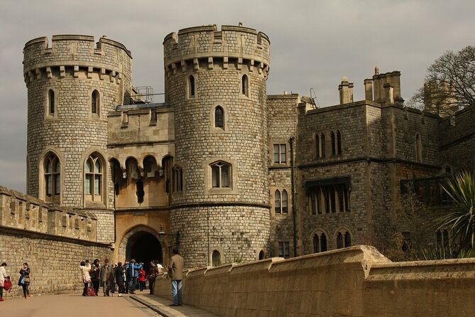 windsor-castle-hampton-court-palace-private-tour-with-admission
