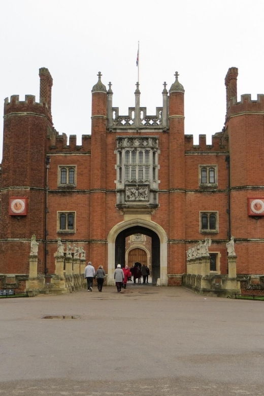 windsor-castle-hampton-court-palace-private-tour-with-pass