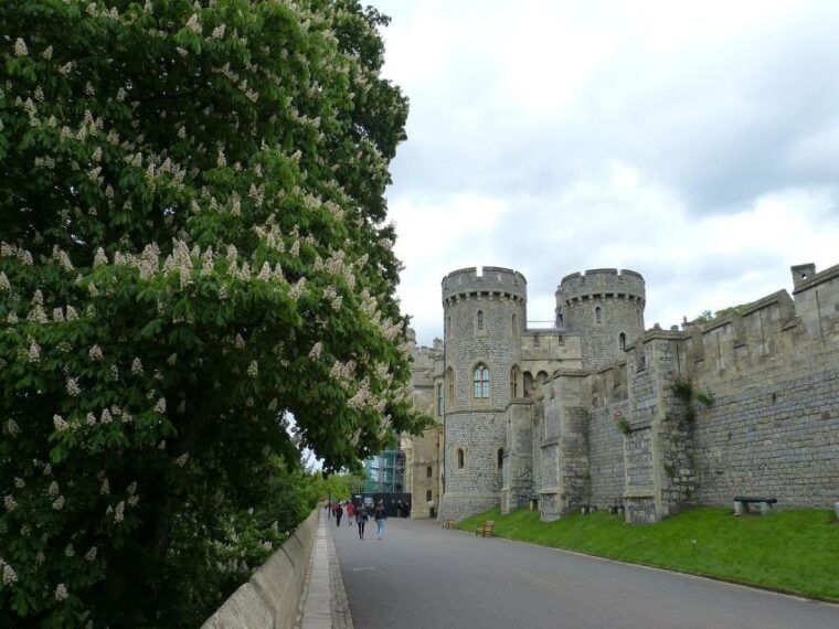 windsor-castle-hampton-court-palace-private-tour-with-pass