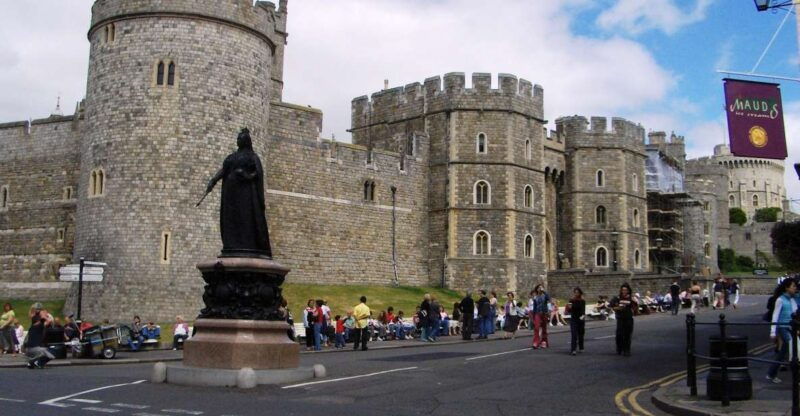 windsor-castle-hampton-court-palace-private-tour-with-ticket