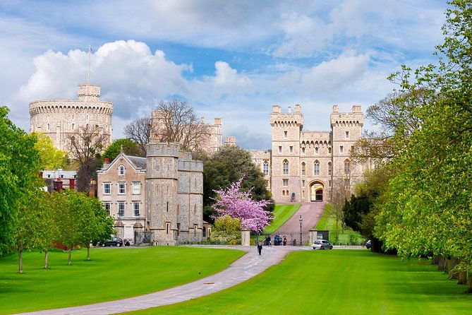 windsor-castle-stonehenge-and-oxford-day-guided-tour-from-london
