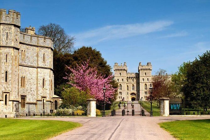 Windsor Castle, Stonehenge & Salisbury Cathedral Guided Tour - Windsor Castle: Royal Grandeur and Intricate Details