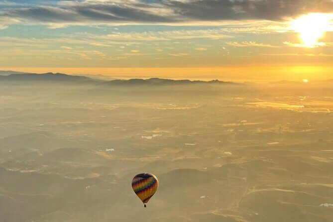 Wine Country Join-in Flight - Starting Off: A Cozy Lounge and Balloon Inflation  