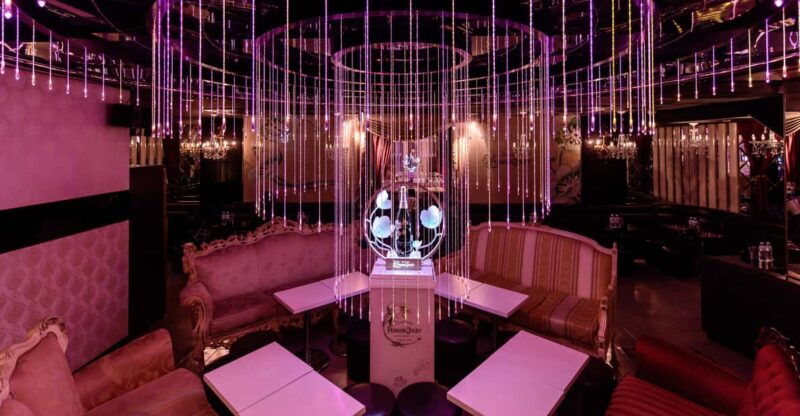 wine-experience-at-a-host-club
