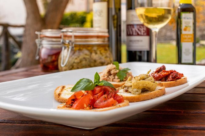 wine-food-tasting-in-villarena