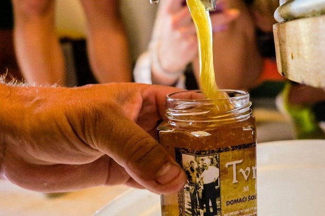 wine-honey-olive-oil-of-solta-island-tasting-tour