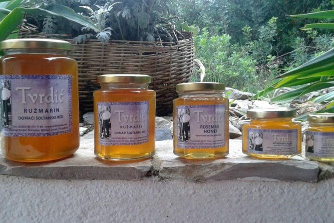 wine-honey-olive-oil-of-solta-island-tasting-tour