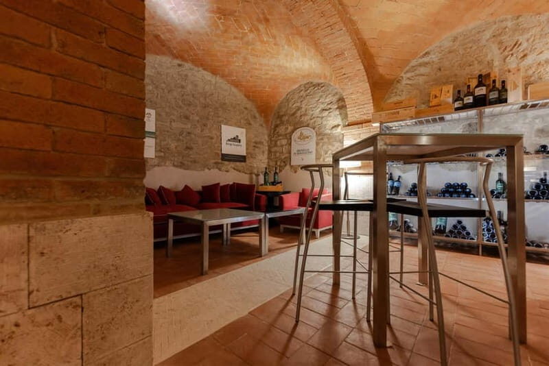 Wine Hour: wine tasting in Chianti Classico near Siena - Key Points