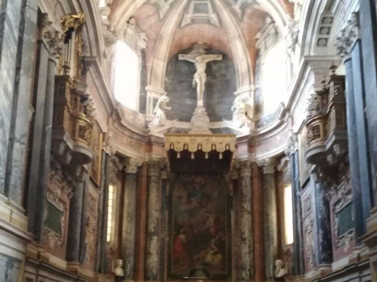 wine-roman-temple-and-bone-chapel-in-half-day-private-tour