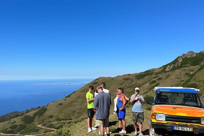 wine-taste-4x4-jeep-adventure-and-cabo-girao-skywalk