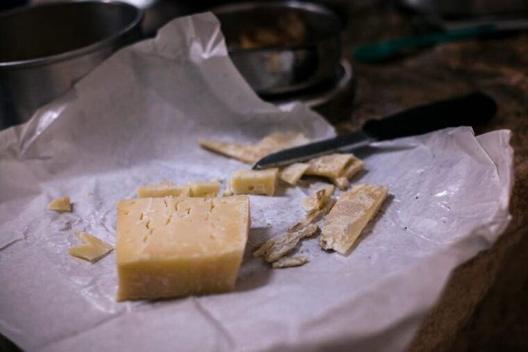 wine-tasting-and-cheese-platter