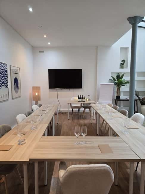 Wine tasting class & tasting with DJ set - Key Points