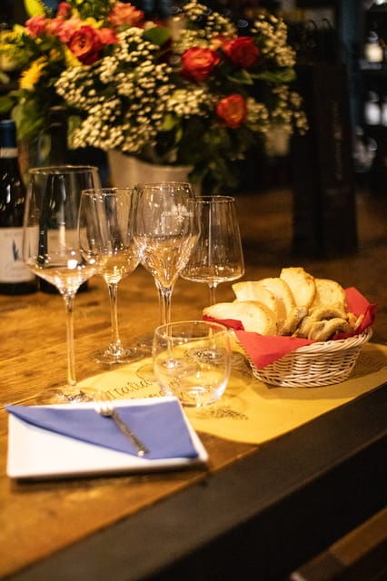 wine-tasting-experience-with-cheese-and-cold-cuts