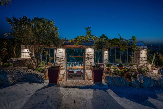 wine-tasting-food-experience-inside-a-cretan-gorge