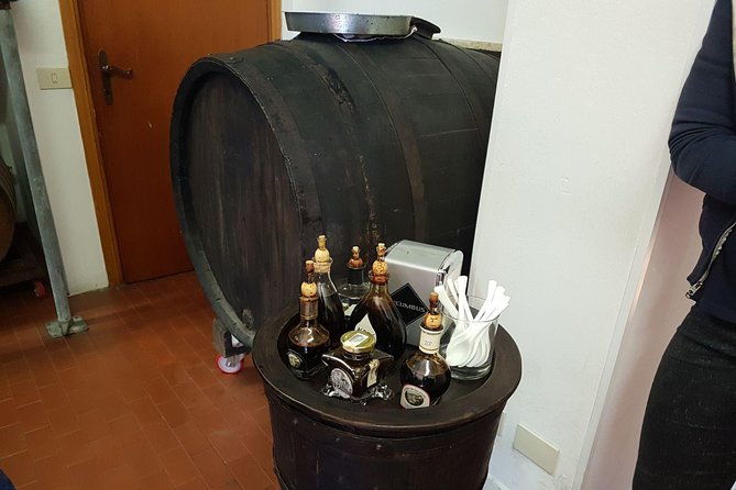 wine-tasting-in-chianti-visiting-castellina-in-tuscany-from-rome