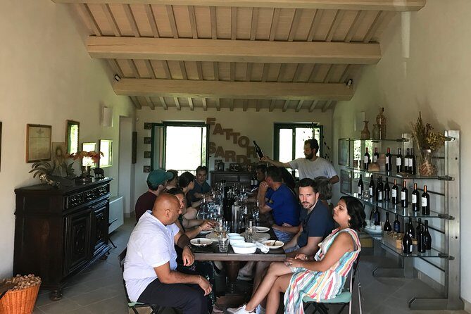 Wine tasting in Lucca "at home" with expert sommelier - 5 wines - A detailed look at the Lucca wine tasting experience