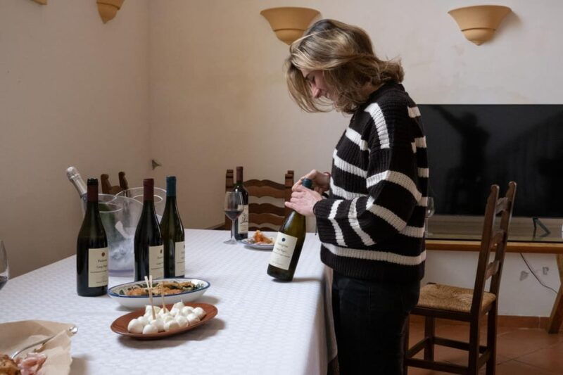 wine-tasting-in-winery-from-naples
