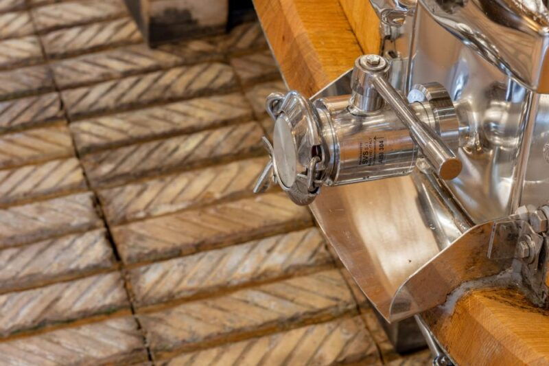 wine-tasting-of-brunello-in-a-historic-cellar