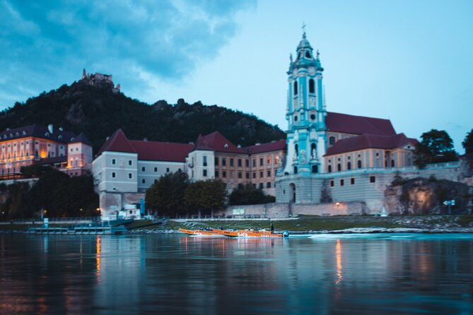 wine-tasting-on-traditional-wooden-boats-in-wachau-valley