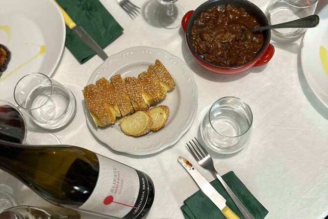 wine-tasting-with-gastronomic-experience-at-leonardas-home