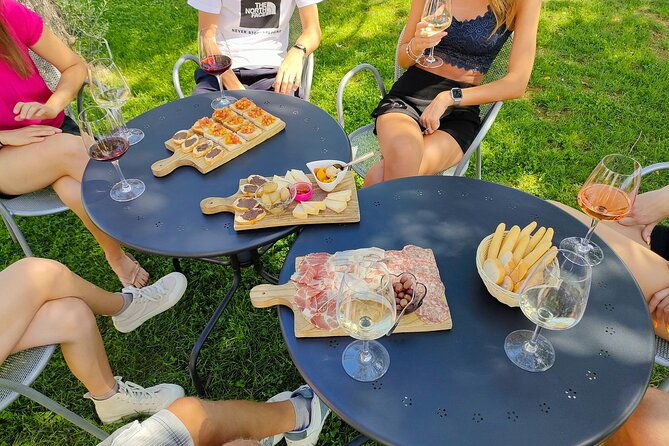 wine-tasting-with-local-food-in-lazise-countryside