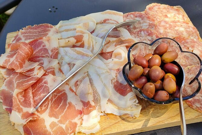 wine-tasting-with-local-food-in-lazise-countryside