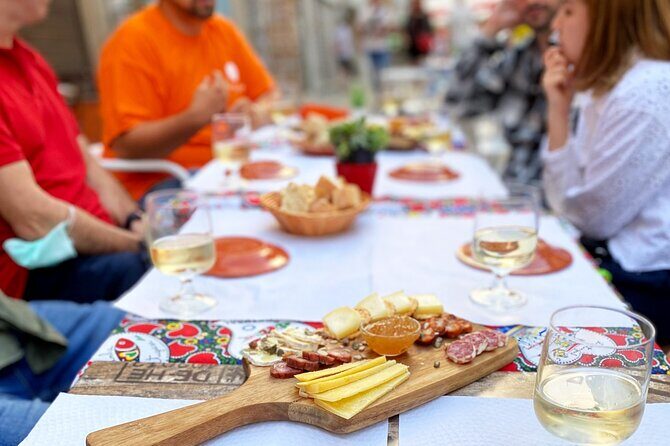 Wine Tasting with Tapas Walking Tour in Porto - Key Points