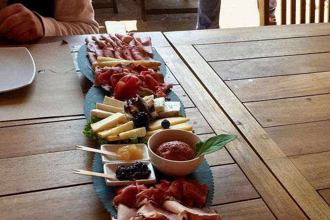 wine-tour-whit-wine-tasting-2