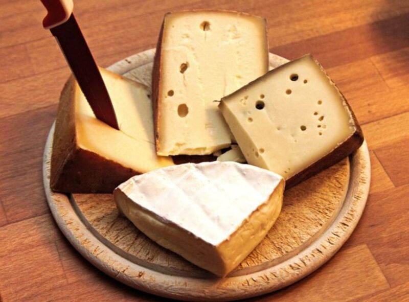 wines-and-cheeses-tasting-experience-at-home