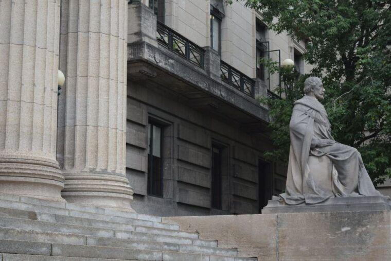 winnipeg-manitoba-legislative-grounds-audio-walking-tour