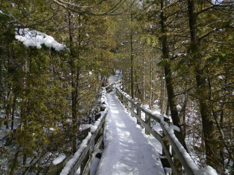 winter-hike-to-rattlesnake-point-rv-motorhome-tour