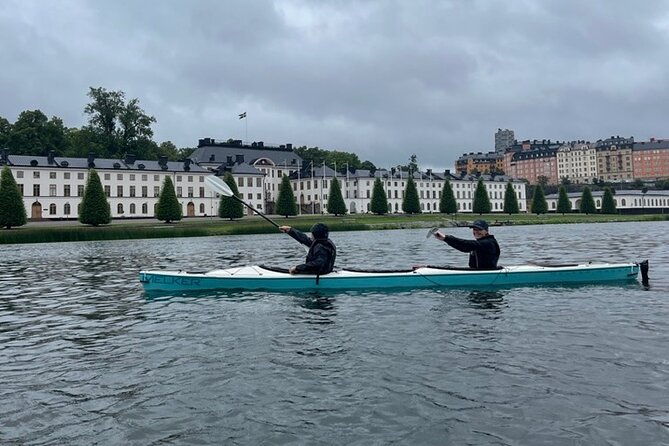 winter-kayak-tour-in-stockholm-city-dry-suit-kayaking-4
