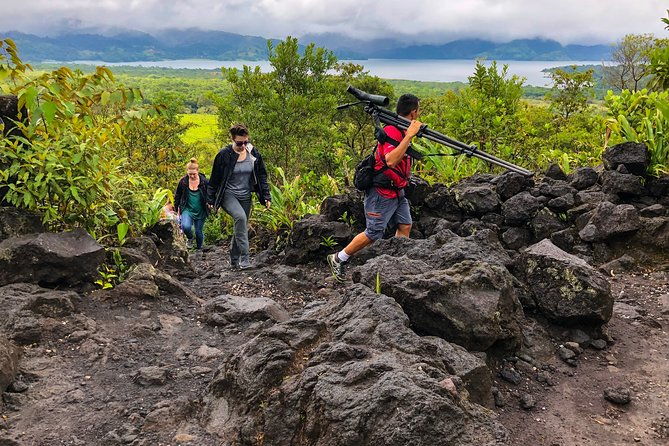 witness-the-spectacular-arenal-volcano-on-a-guided-hiking-tour