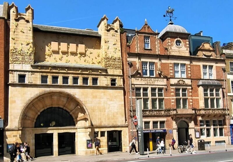 women-in-london-whitechapel-walk-by-sams-walk
