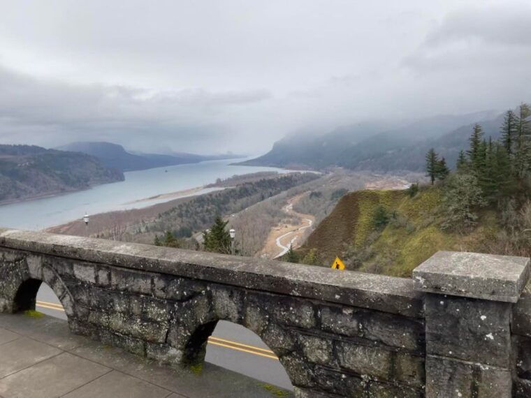 wonderful-waterfalls-and-columbia-river-gorge-tour