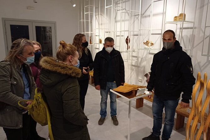 wood-carving-workshop-in-santorini-no1