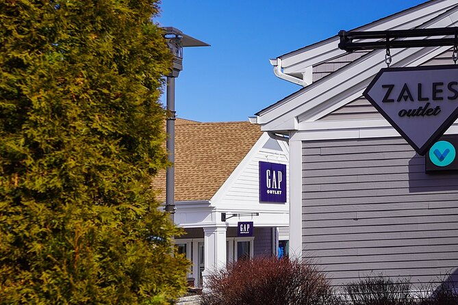 woodbury-common-premium-outlets-shopping-tour-from-midtown-2
