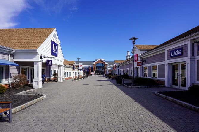 woodbury-common-premium-outlets-shopping-tour-from-midtown-2