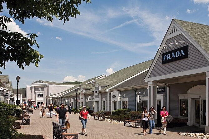 woodbury-outlets-roundtrip-transfer-shopping-tour-from-new-york
