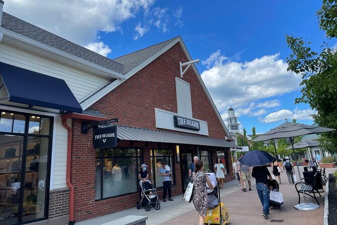 woodbury-outlets-roundtrip-transfer-shopping-tour-from-new-york