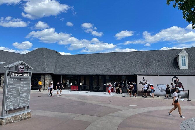 woodbury-outlets-roundtrip-transfer-shopping-tour-from-new-york