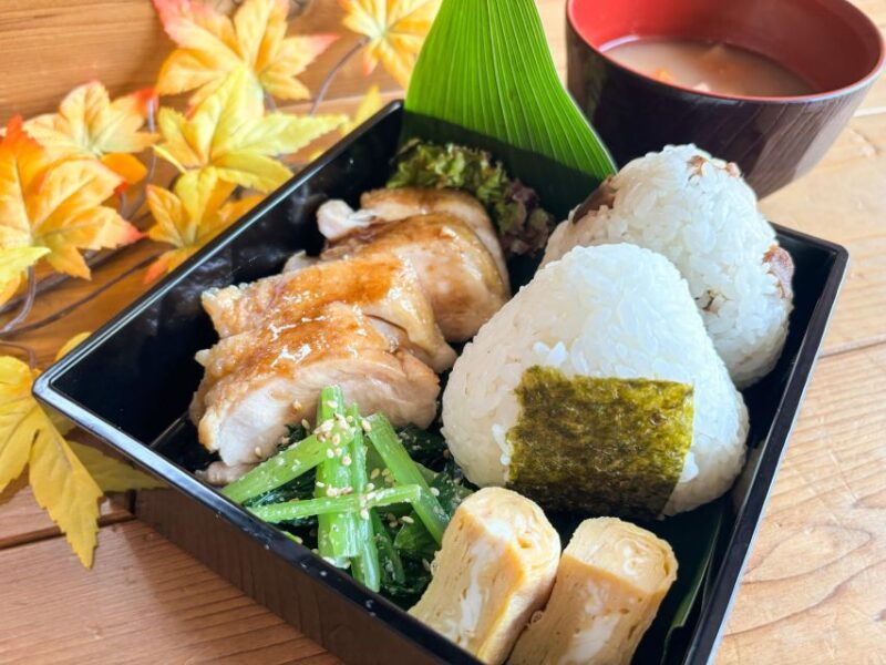 world-famous-dish-teriyaki-chicken-bento-with-onigiri