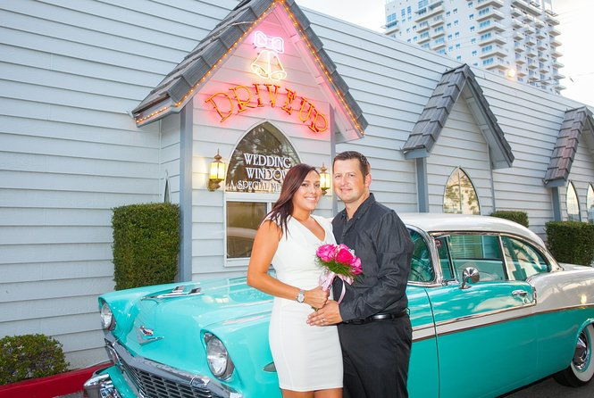 world-famous-drive-up-wedding-in-las-vegas-2