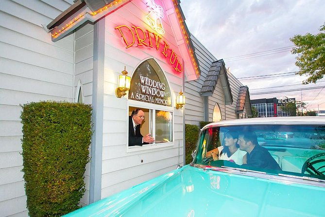 world-famous-drive-up-wedding-in-las-vegas-2