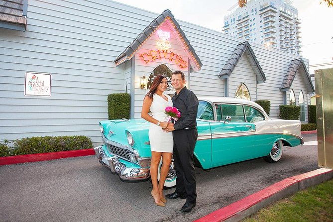 world-famous-drive-up-wedding-in-las-vegas