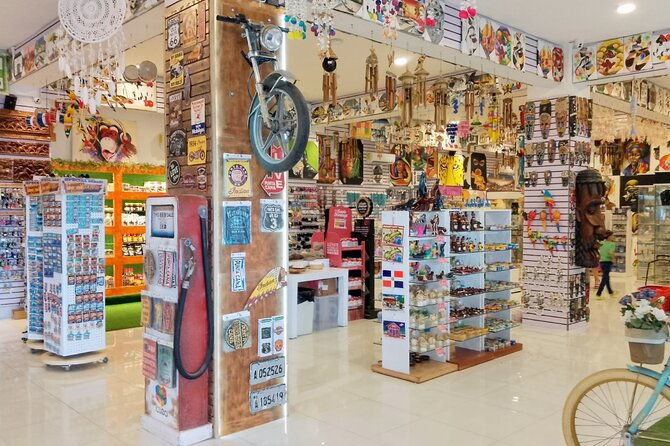world-mart-souvenirs-store-free-pick-up-drop-off